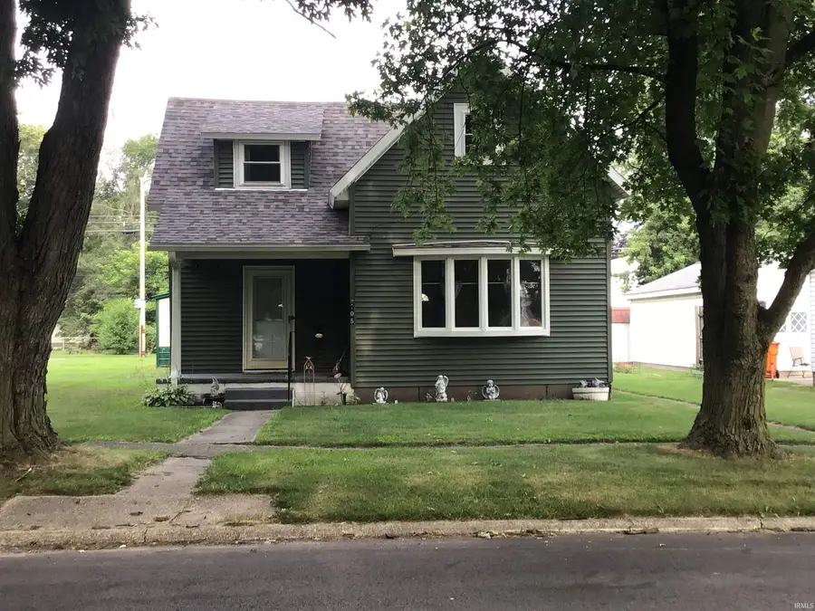 705 N Riverside Drive, Winamac, IN 46996 - #2
