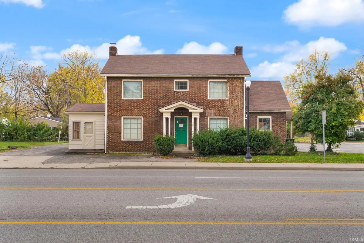 1302 E 10th Street, Jeffersonville, IN 47130 - #1