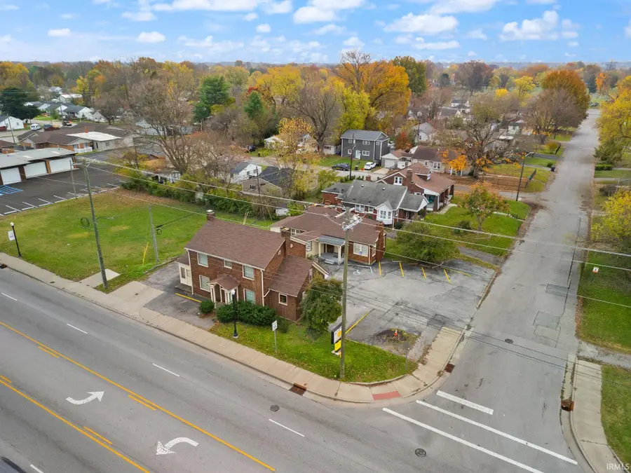 1302 E 10th Street, Jeffersonville, IN 47130 - #3