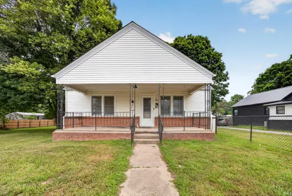 240 E Indiana Avenue, Bloomfield, IN 47424