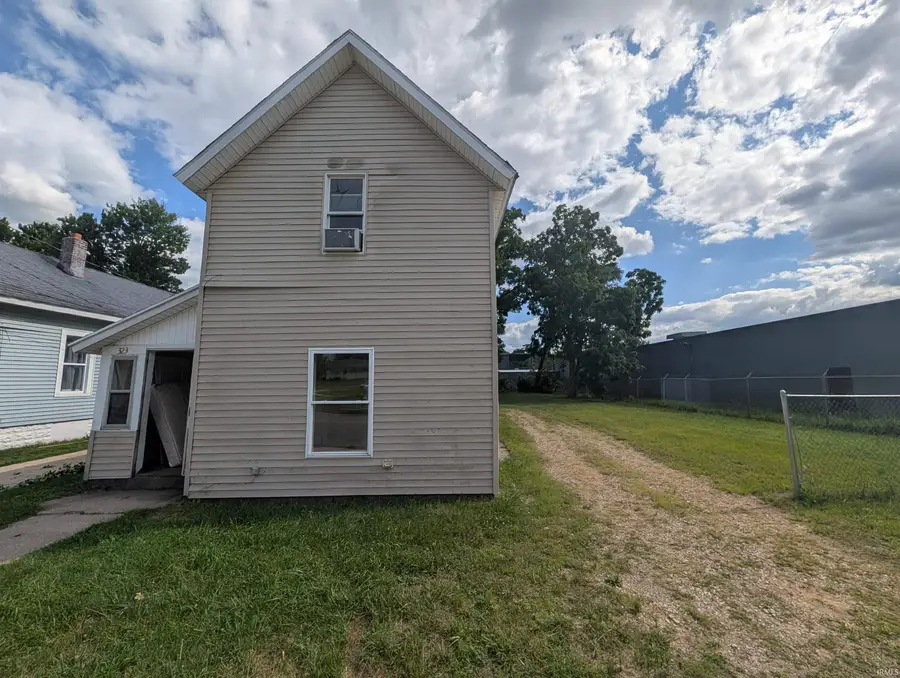 323 E Simonton Street, Elkhart, IN 46514 - #2