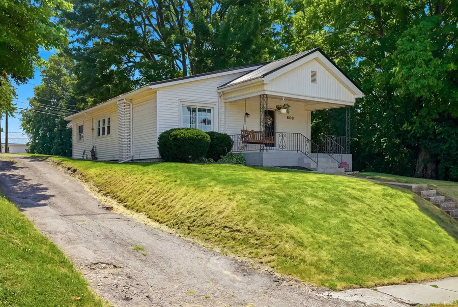 606 E Main Street, Albion, IN 46701 - #2