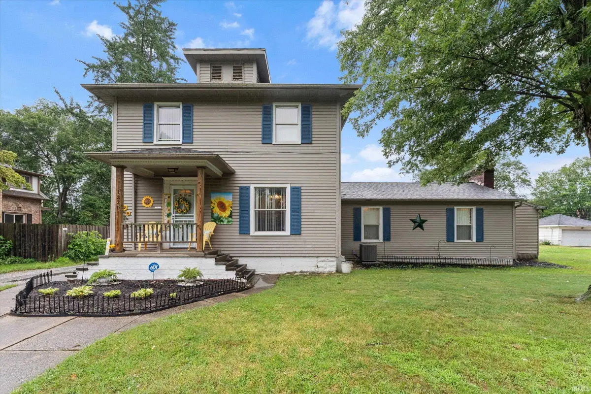 1320 W Lexington Avenue, Elkhart, IN 46514 - #1