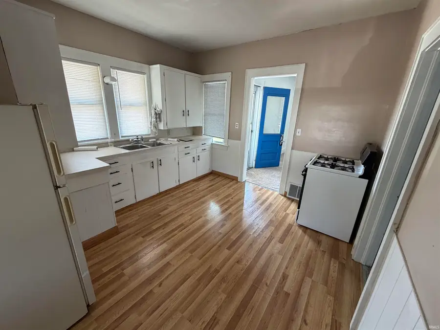 314 W Winona Avenue, Warsaw, IN 46580 - #3