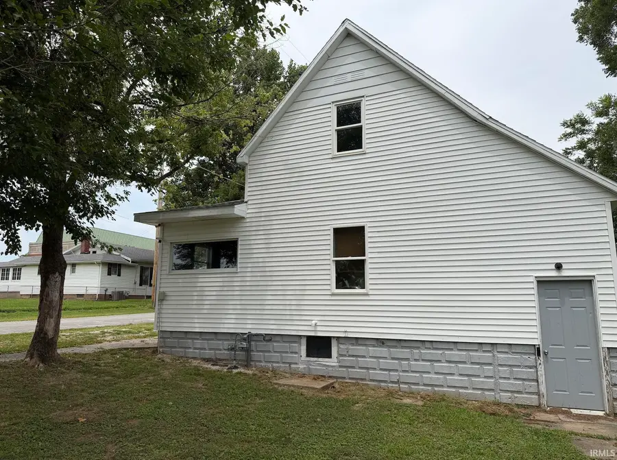 118 S Clay Street, Oakland City, IN 47660 - #2