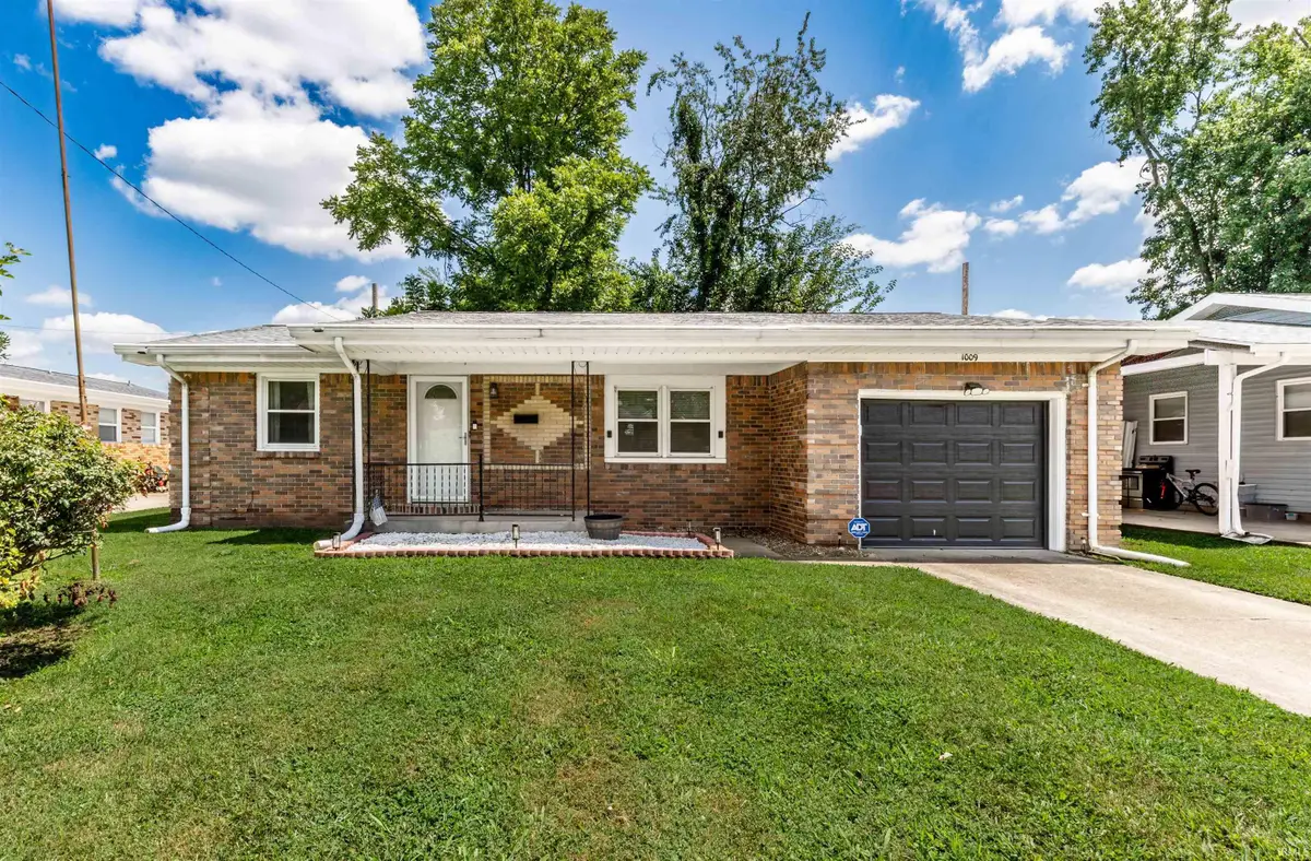 1009 N Fairlawn W Circle, Evansville, IN 47711 - #1