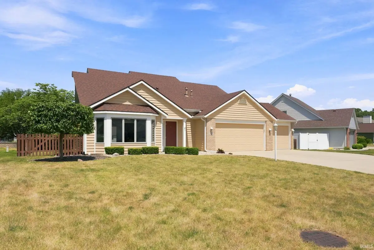 220 Yukon Pass, Auburn, IN 46706 - #1