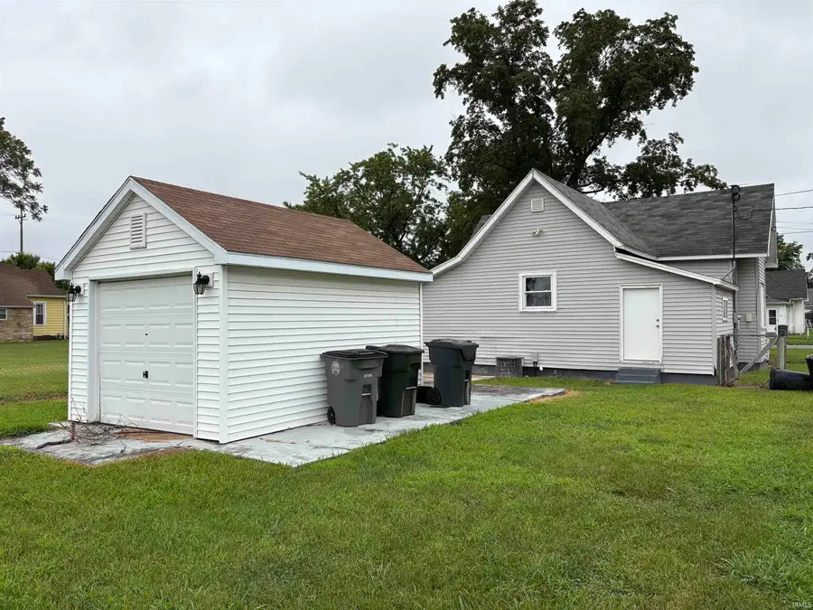102 W Swartzel Avenue, Vincennes, IN 47591 - #3