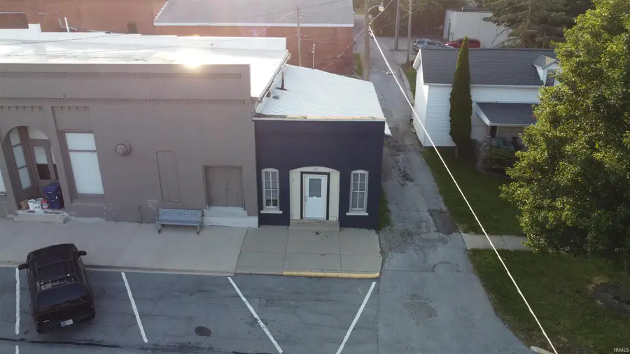103 S Jefferson St, Silver Lake, IN 46910 - #2