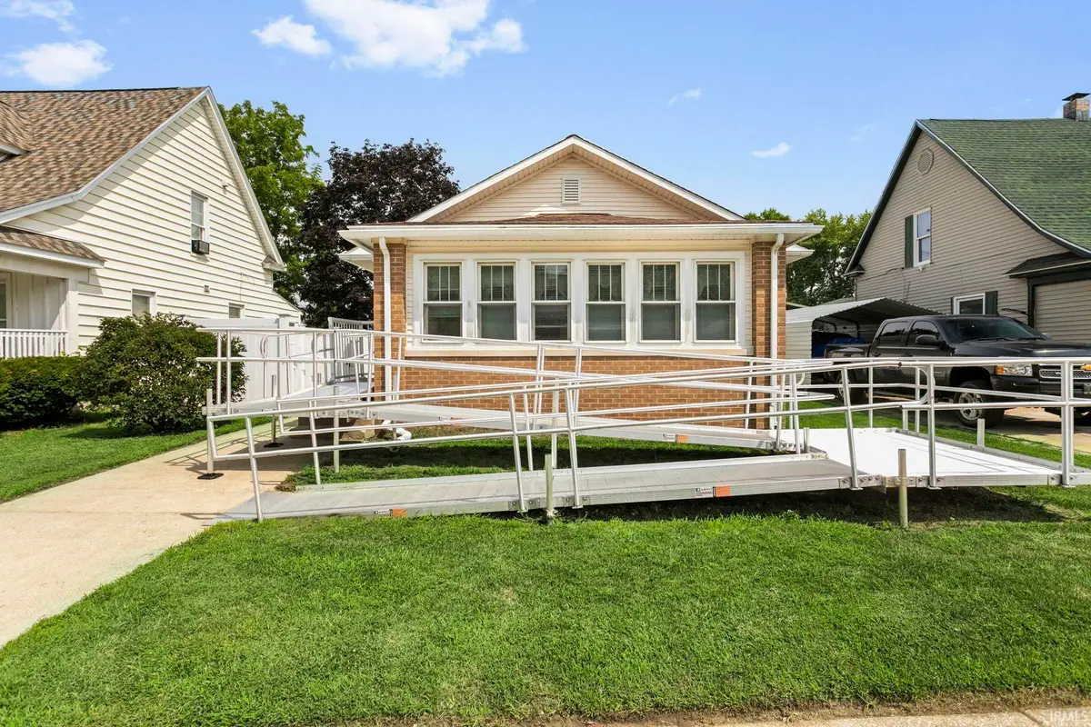 1518 E 3rd Street, Mishawaka, IN 46544 - #1