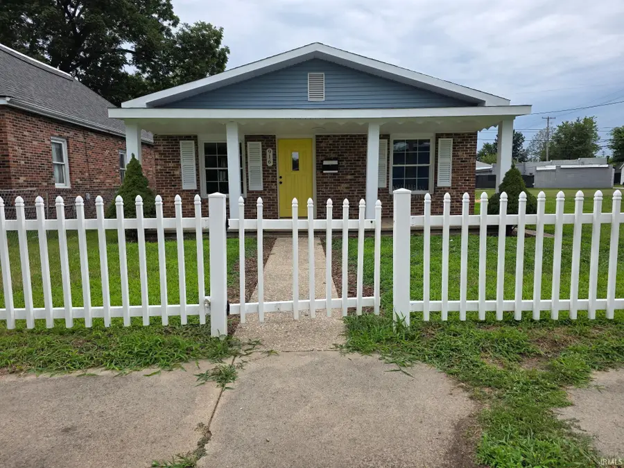 916 N 13th Street, Vincennes, IN 47591 - #3