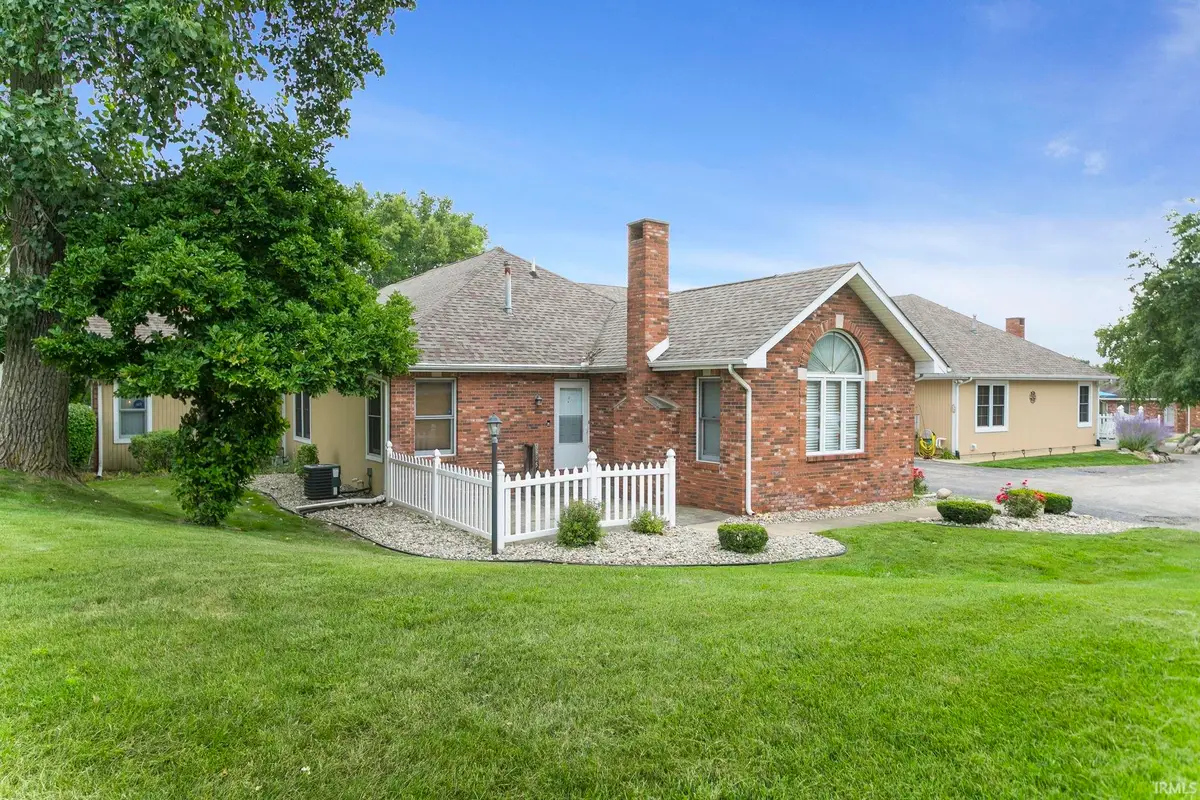 3855 Sandpiper Cove Run, South Bend, IN 46628 - #1
