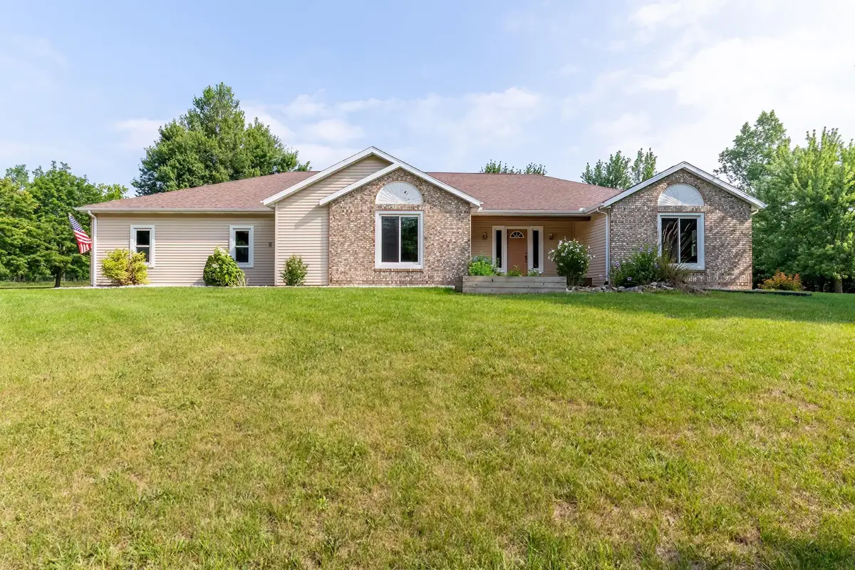 2042 N 500 W, Angola, IN 46703 - #1