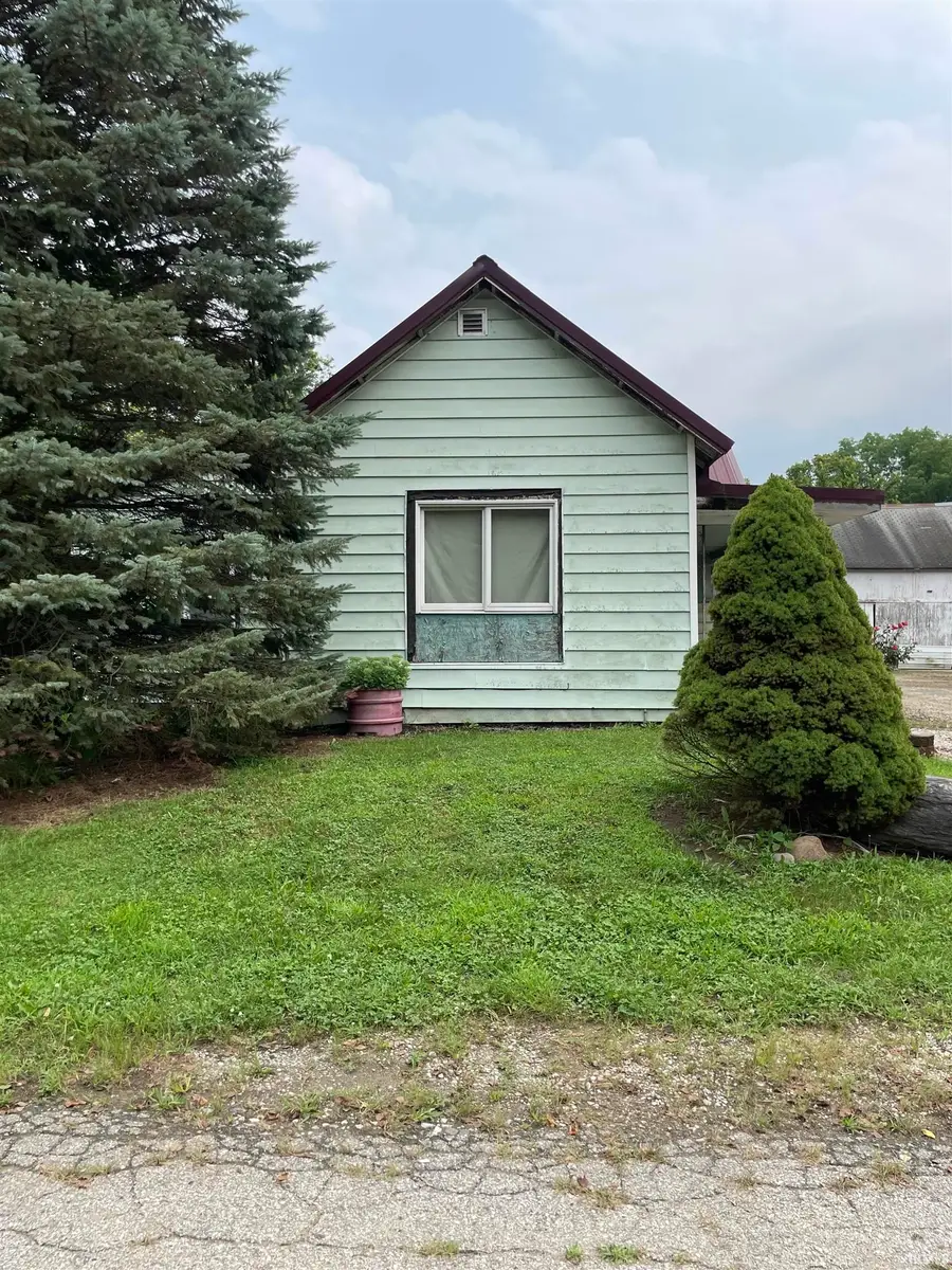 403 S River Road Extension, North Manchester, IN 46962 - #3