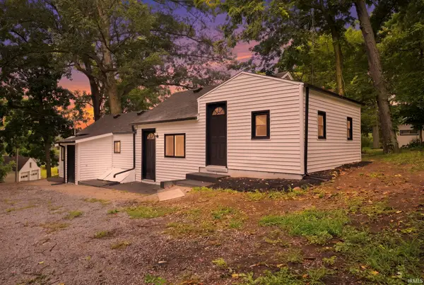 3240 W Shoreline Drive, Columbia City, IN 46725