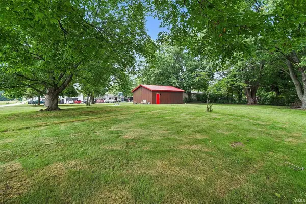 102 W Dutch Street, Wolcottville, IN 46795