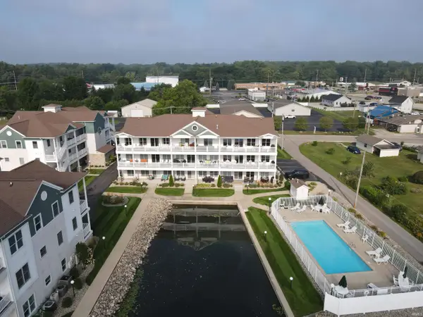 1300 S Harkless Drive #B4, Syracuse, IN 46567