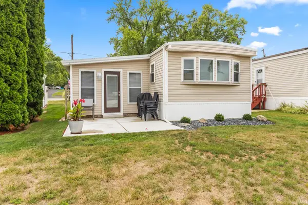 215 Lane 101a Hamilton Lake #37, Hamilton, IN 46742