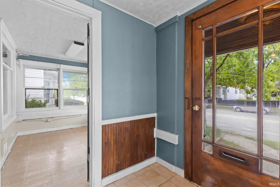 614 W Beardsley Avenue, Elkhart, IN 46514 - #3