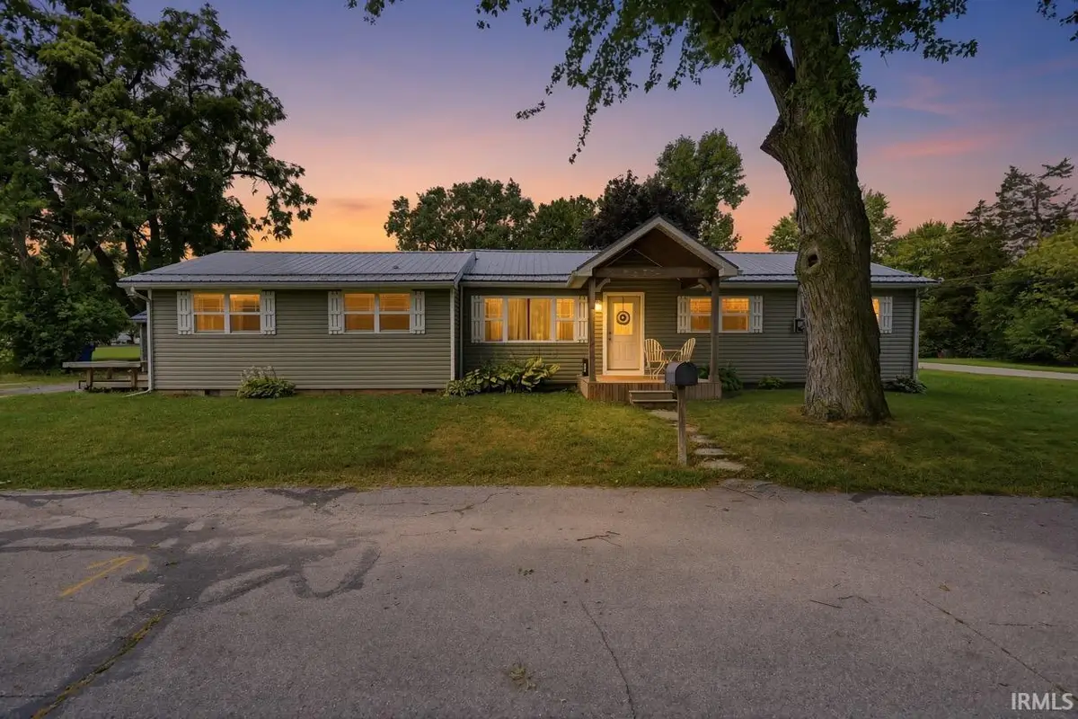 302 Gateway Avenue, Churubusco, IN 46723 - #1