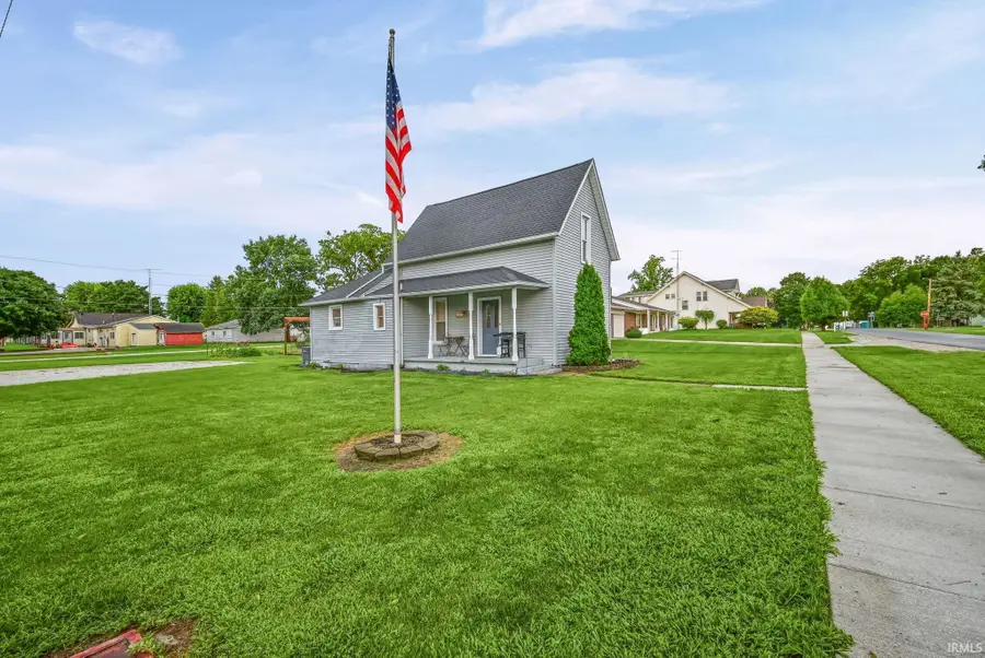 607 E Walnut Street, Chalmers, IN 47929 - #2