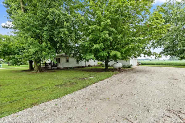 7494 N Albion Street, Wawaka, IN 46794