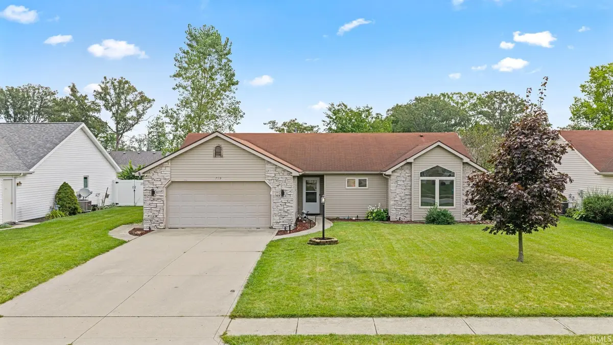 729 S Valley River Drive, Columbia City, IN 46725 - #1