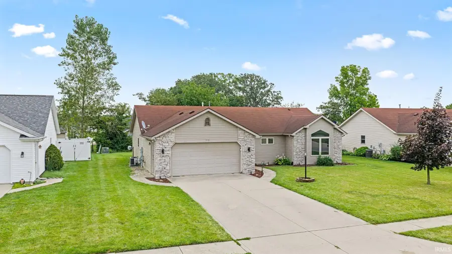 729 S Valley River Drive, Columbia City, IN 46725 - #2