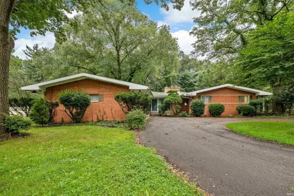 52585 Brooktrails Drive, South Bend, IN 46637