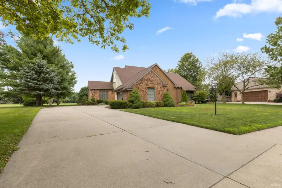 910 Foxbriar Lane, Goshen, IN 46526 - #3