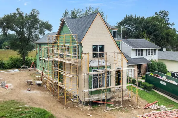 1123 N Twyckenham Drive, South Bend, IN 46617