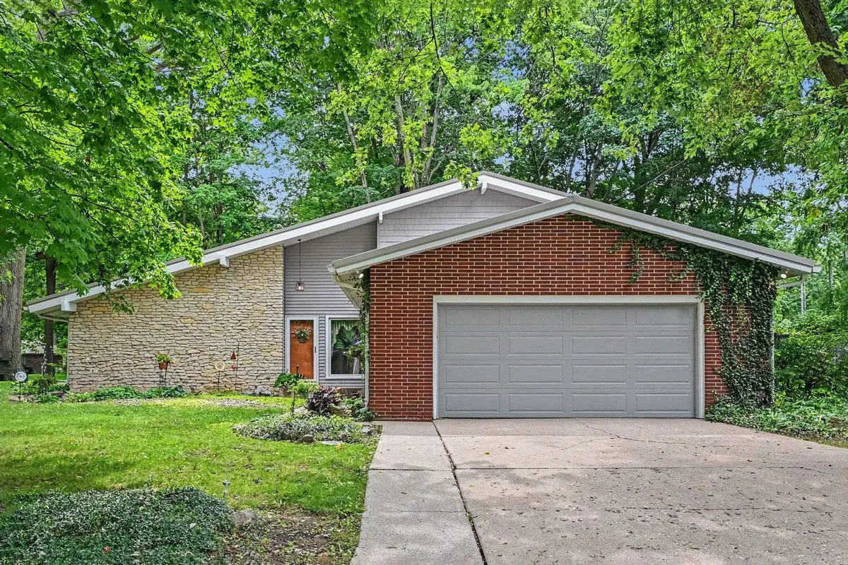 1 Meadow Lane, Nappanee, IN 46550 - #1