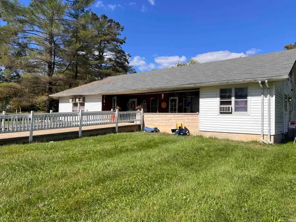 25 Jefferson Street, Heltonville, IN 47436
