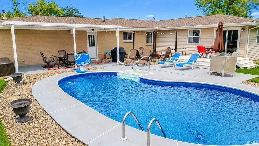 616 E Main Street, Gas City, IN 46933 - #3