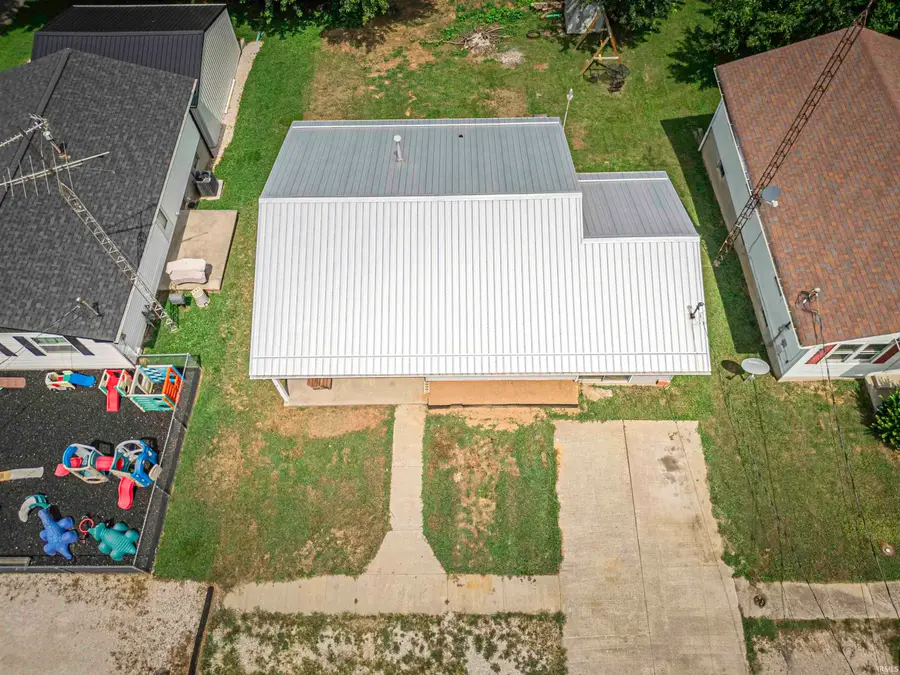 1410 E Poplar Street, Petersburg, IN 47567 - #3