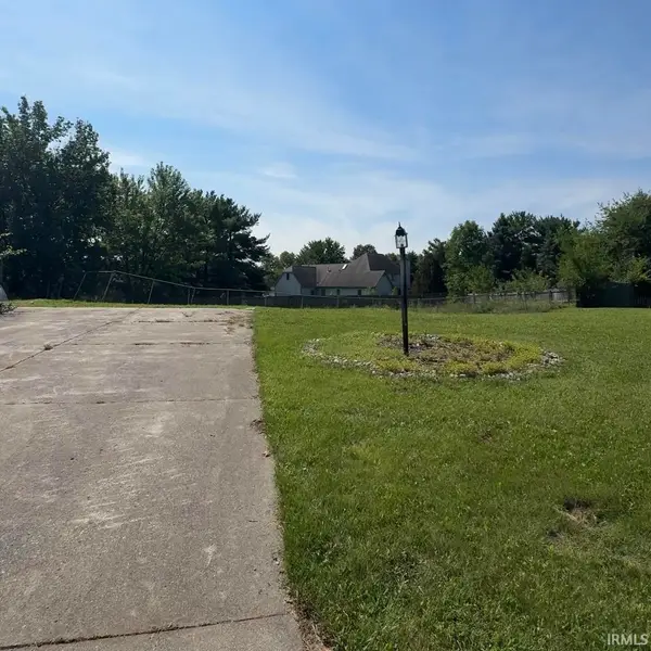 9401 Stagecoach Drive, Fort Wayne, IN 46804