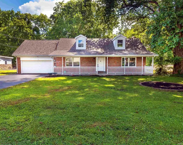 609 Bartlett Drive, Newburgh, IN 47630
