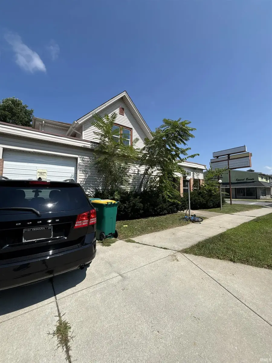 402 W Mishawaka Avenue, Mishawaka, IN 46545 - #3