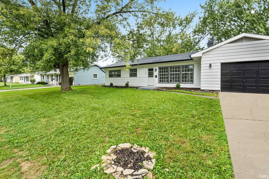 7520 Kingsway Drive, Fort Wayne, IN 46819 - #2