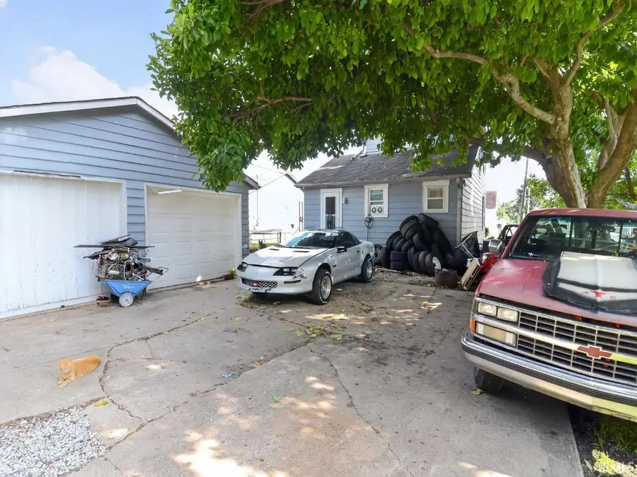 416 E Pennsylvania Street, Shelbyville, IN 46176 - #3