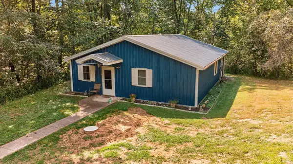 63 E Owens Farm Road, Bloomfield, IN 47424