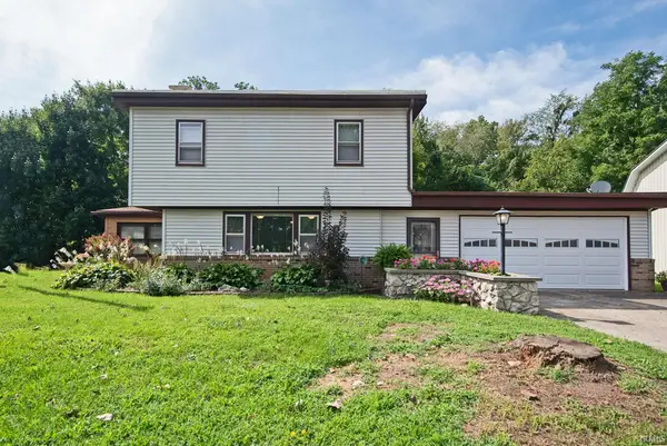 9615 N Steinbarger Lake Drive, Wawaka, IN 46794