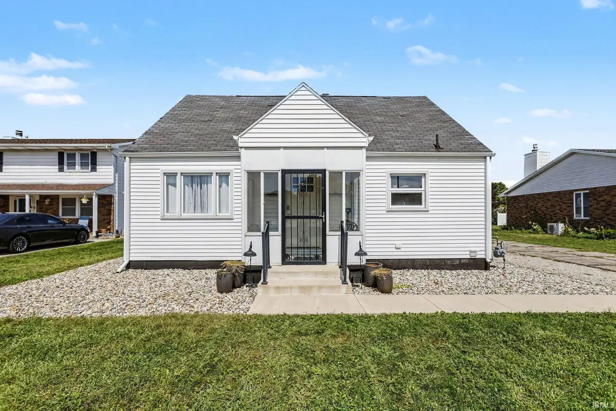 610 W 15th Street, Mishawaka, IN 46544 - #1