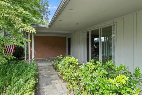 6016 Harrow Drive, South Bend, IN 46614