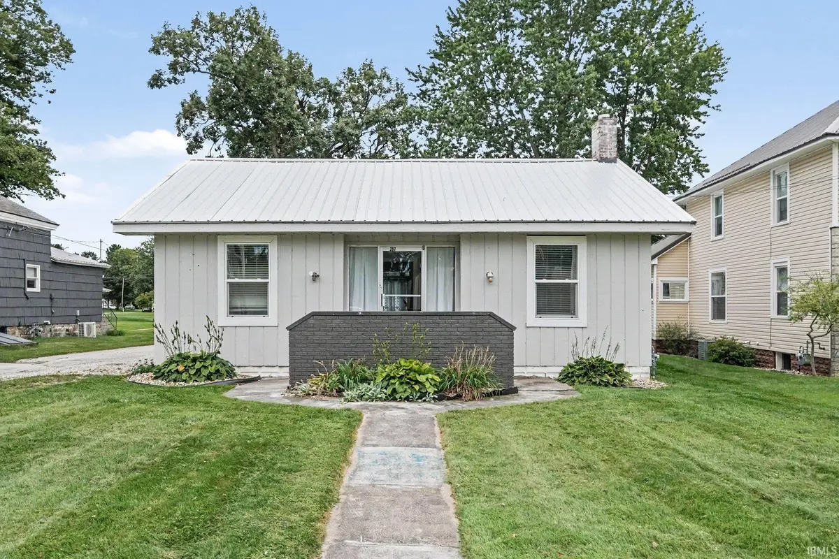 207 W Vistula Street, Bristol, IN 46507 - #1