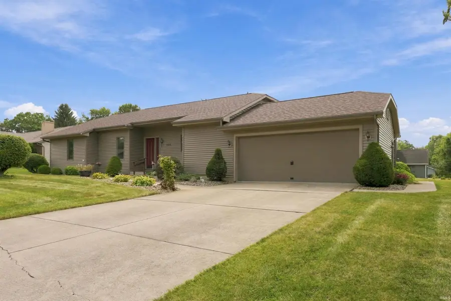 202 Colonial Drive, Warsaw, IN 46582 - #2