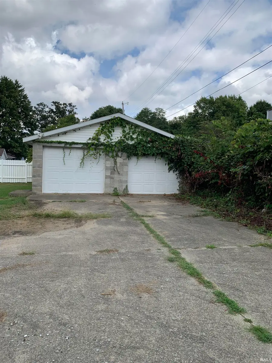 105 N John Street, Bloomfield, IN 47424 - #2