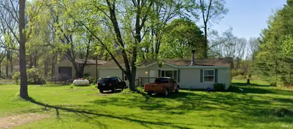 11185 E Division Road, Knox, IN 46534