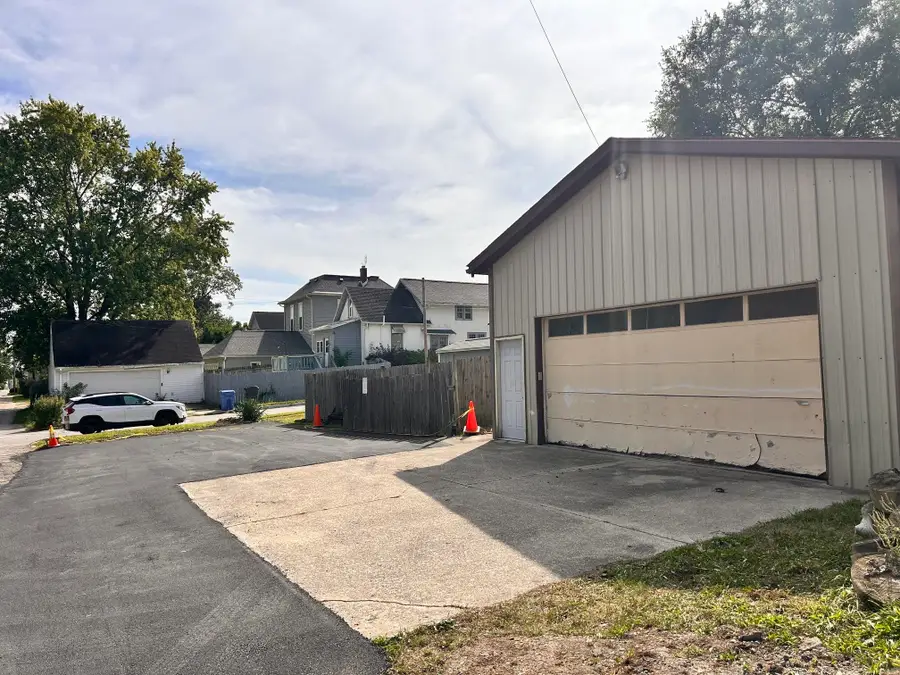 E Maple Street, Columbia City, IN 46725 - #2