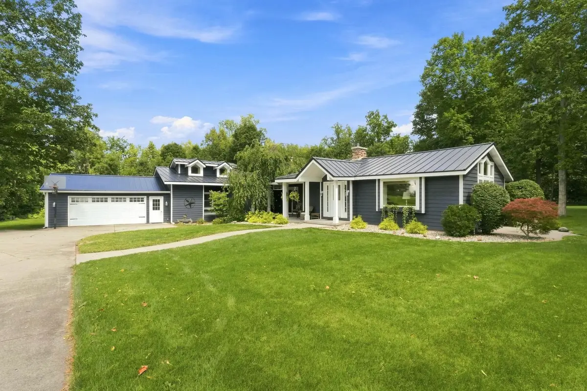 458 E Woodview Drive, Nappanee, IN 46550 - #1